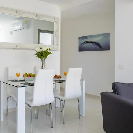 Saint Julian - Lovely With Terrace - Cityapartmentstay *