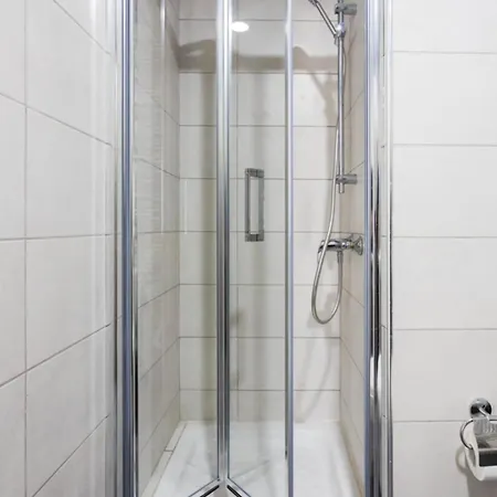 Saint Julian - Lovely With Terrace - Cityapartmentstay