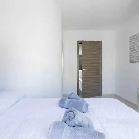 Saint Julian - Lovely With Terrace - Cityapartmentstay *