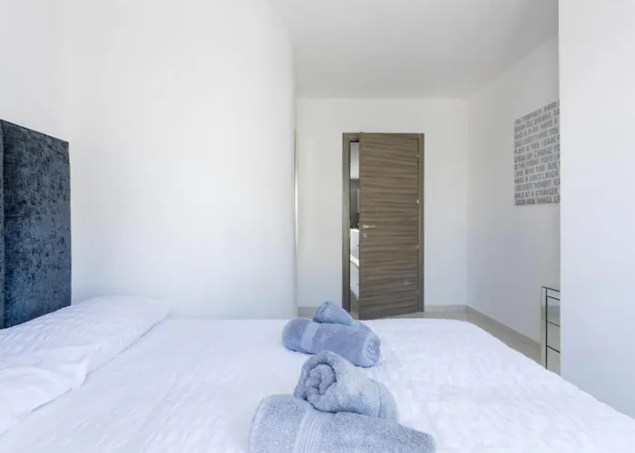 Saint Julian - Lovely With Terrace - Cityapartmentstay *